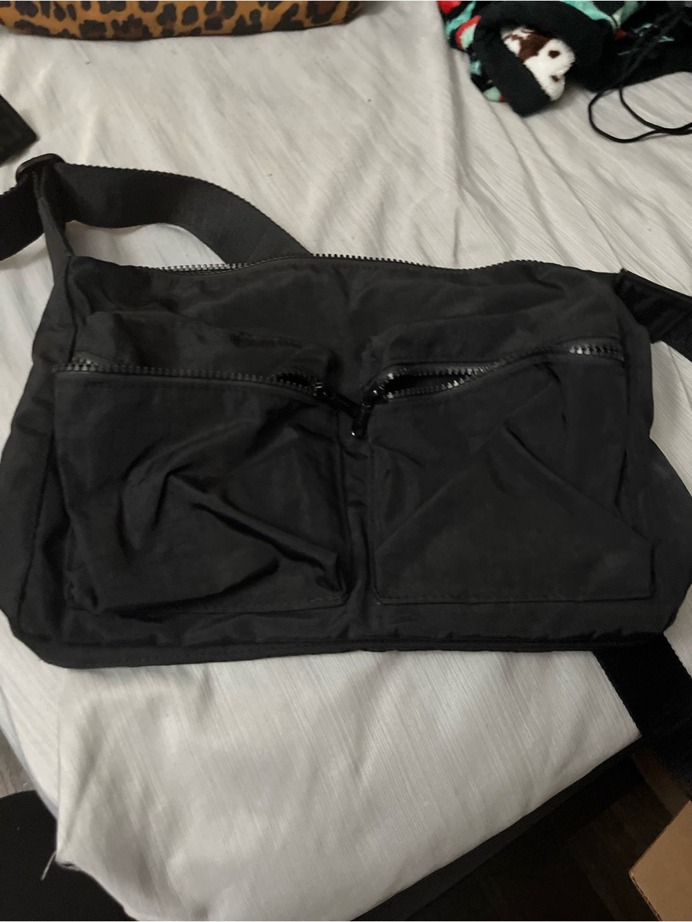 BAGGU Black Crossbody Bag with Front Zip Pockets